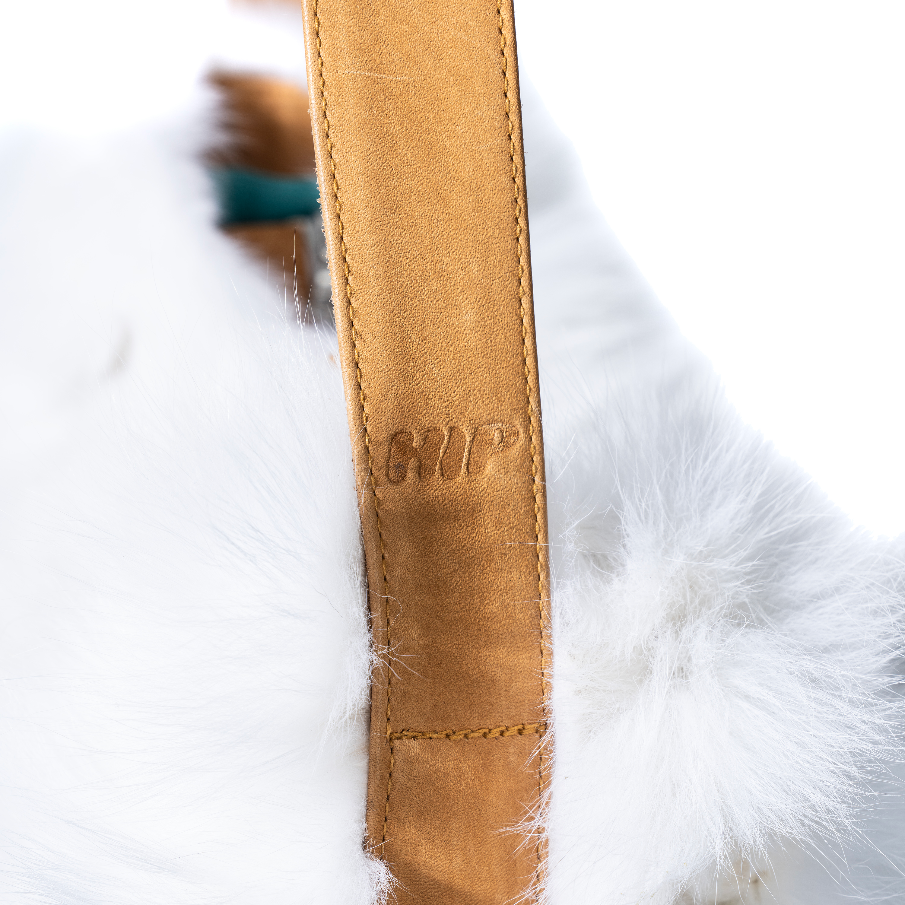 RABBIT SHOULDER BAG - WHITE